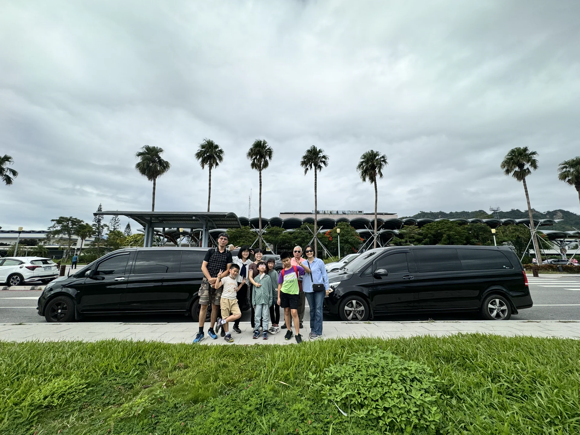 兩台車，一群人的共同出發