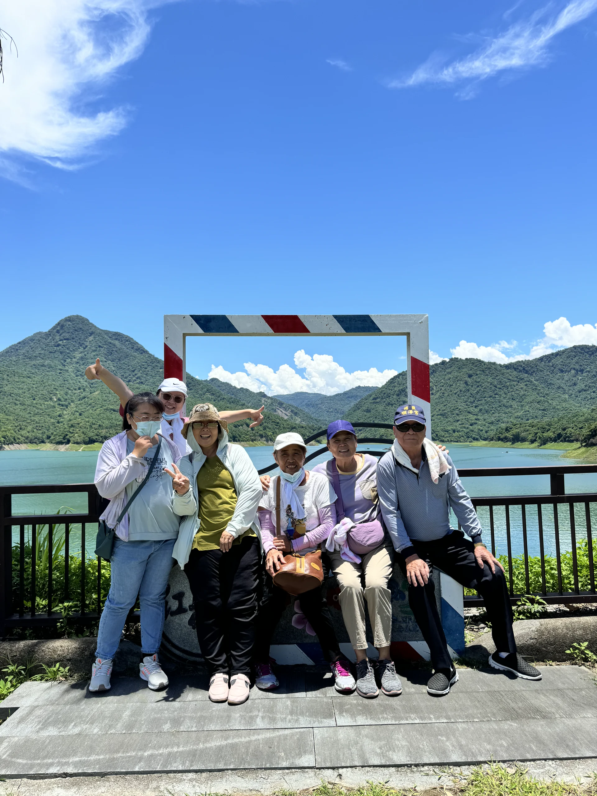 湖光山色，慢慢走也很好