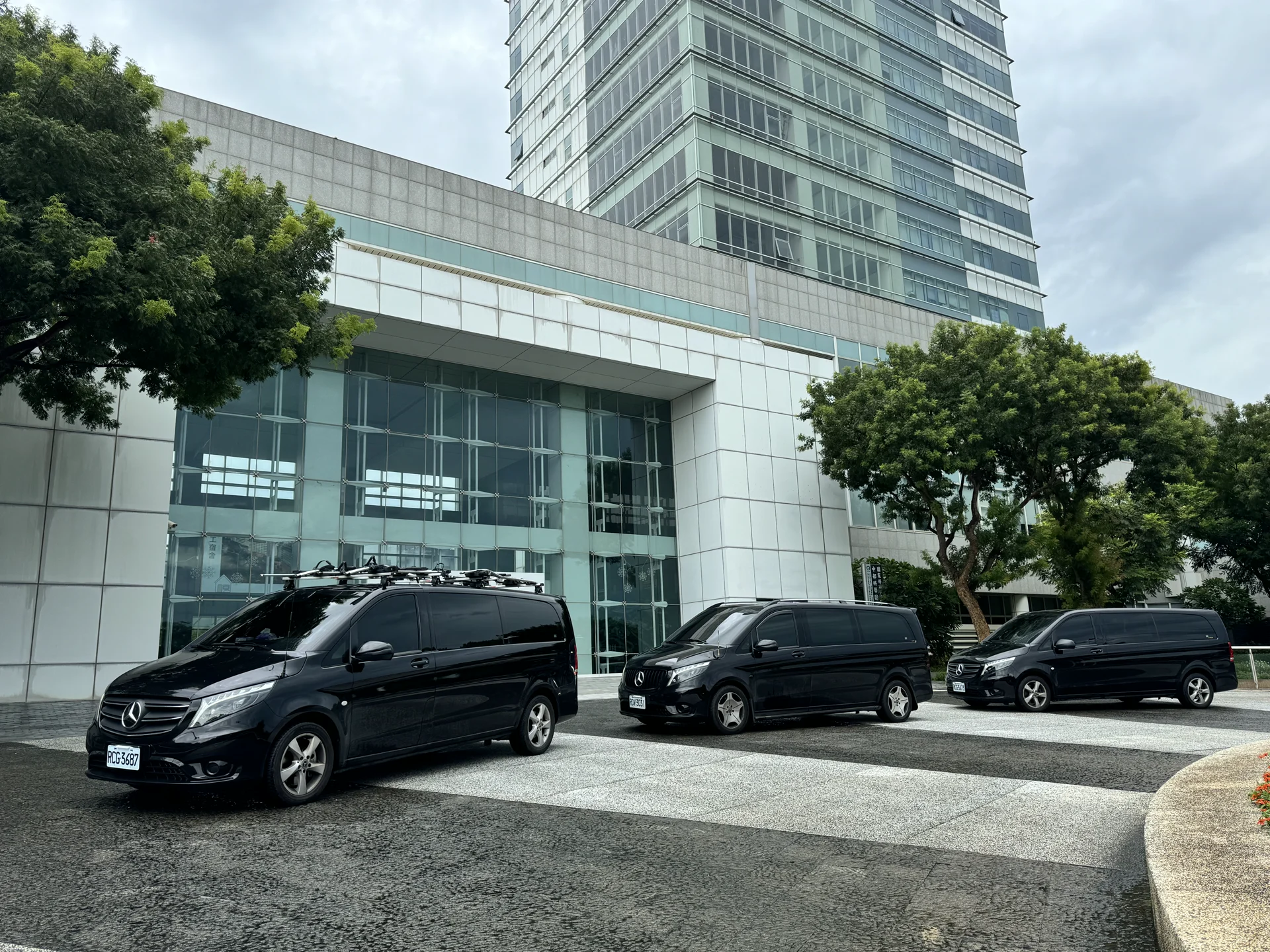 鑫辰九人座車隊實拍
