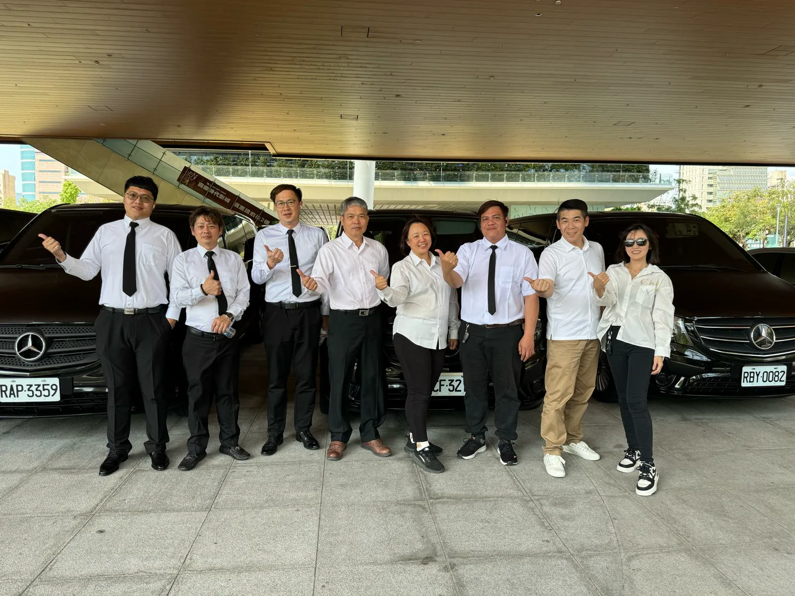鑫辰服務團隊與車隊實拍